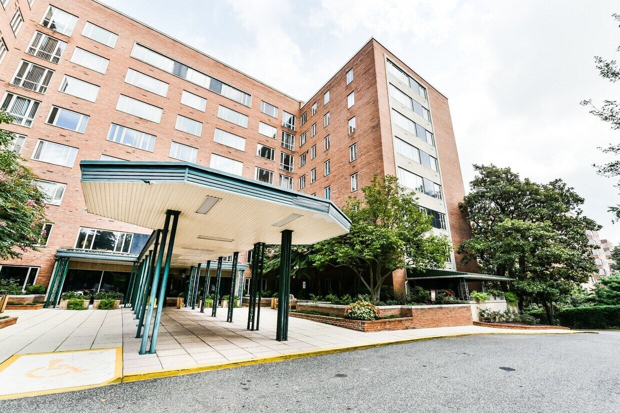 Foto principal - Spacious 2 Bedroom, 2 bath condo. Enjoy be...