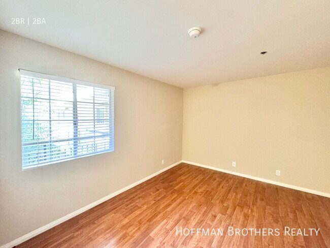 Foto del edificio - 8722 Burton Way
