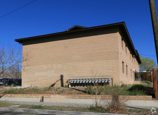 Building Photo - Aurora Reno