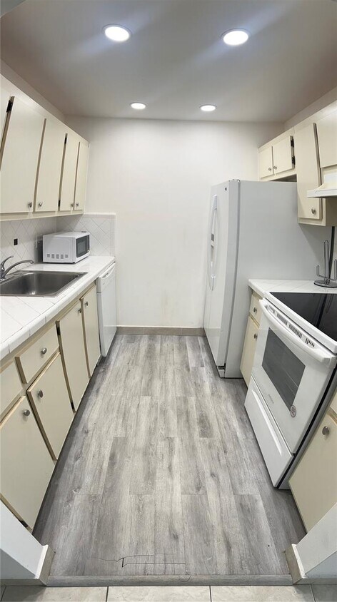 Foto principal - 1401 SW 135th Ter