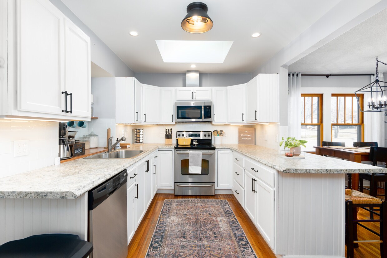 Foto principal - 1120 W Broadway