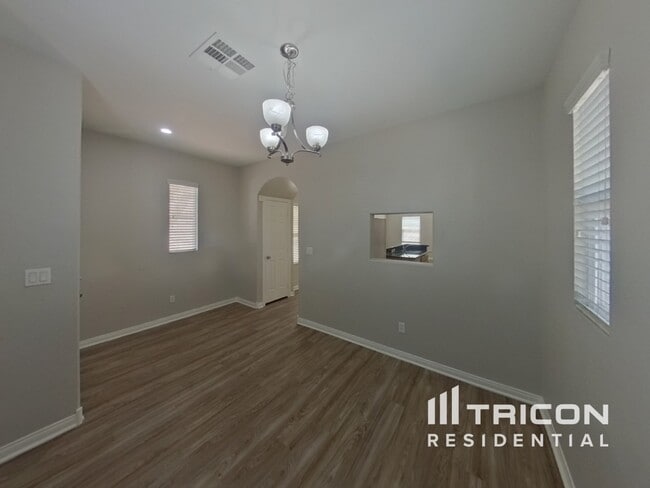 Foto del edificio - 5396 Flowing Spring St