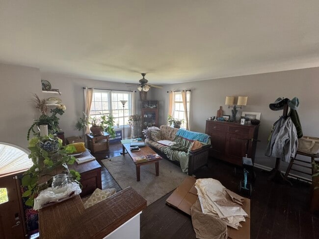 Building Photo - 695 Old Leetown Pike