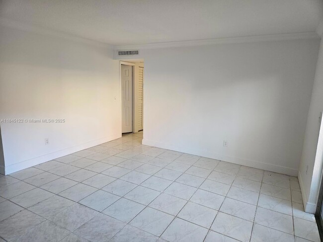 Foto del edificio - 8001 W 6th Ave