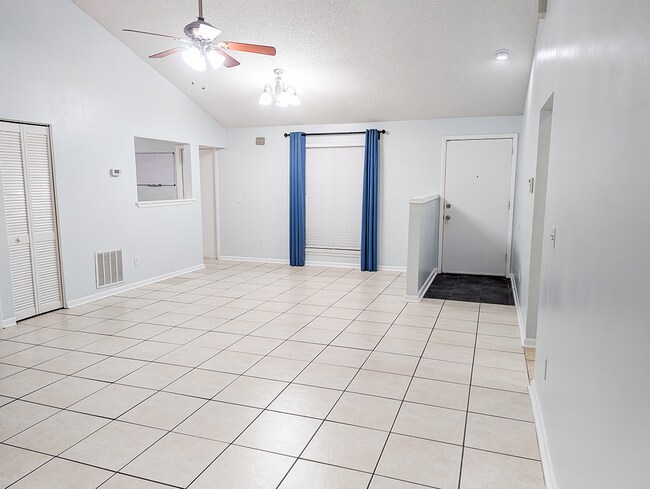 Building Photo - 10454 Arrowhead Dr