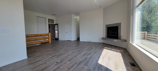 Building Photo - 8710 Silver Spur Rd