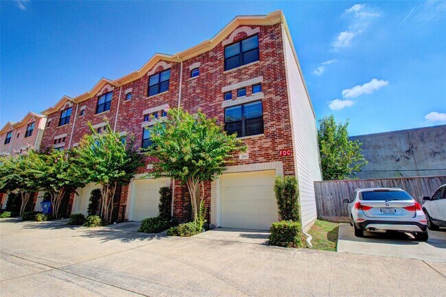 Foto del edificio - 11315 Main St