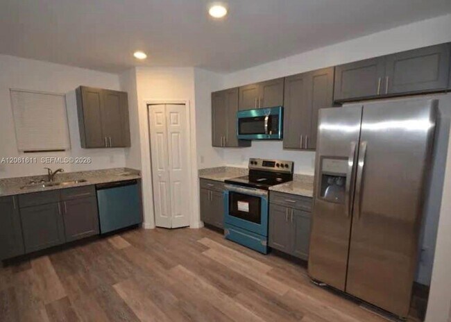 Foto del edificio - 2221 Carver Ave