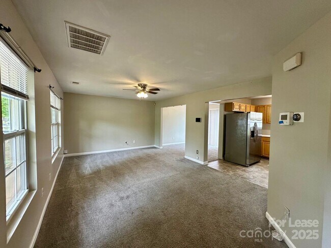 Foto del edificio - 5321 Peach Pl Ln