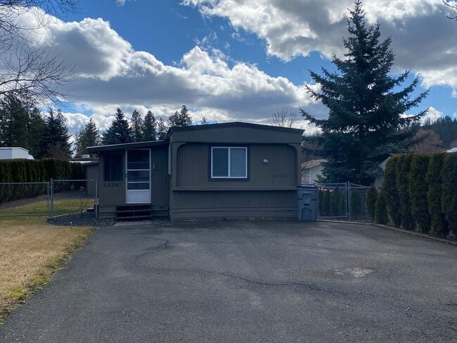 Building Photo - Beautifully just Remodeled-Spacious 3 bedrooms, 2 full baths mobile home with fenced yard. storag...