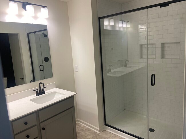 Building Photo - 13105 Suncreek Ter