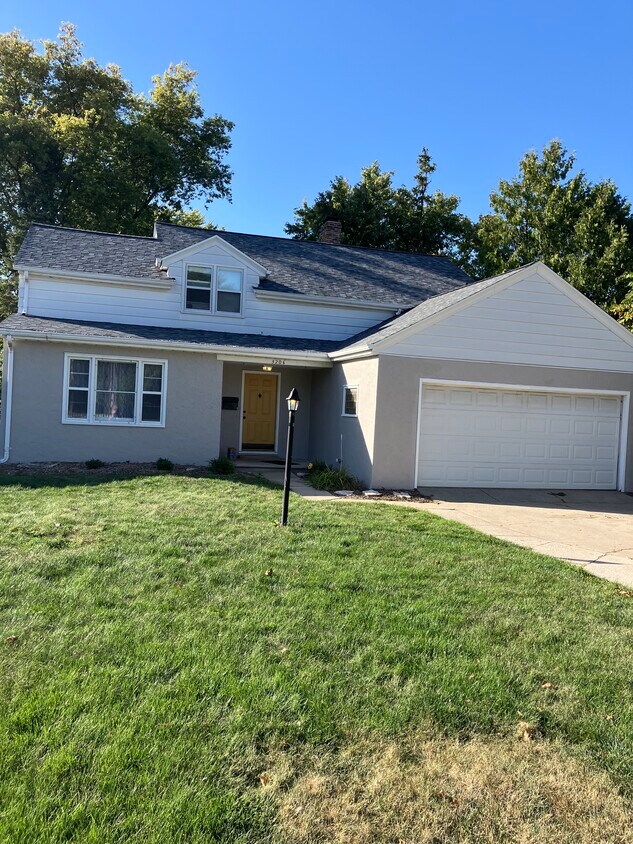 Foto principal - 3206 S Webster Ave