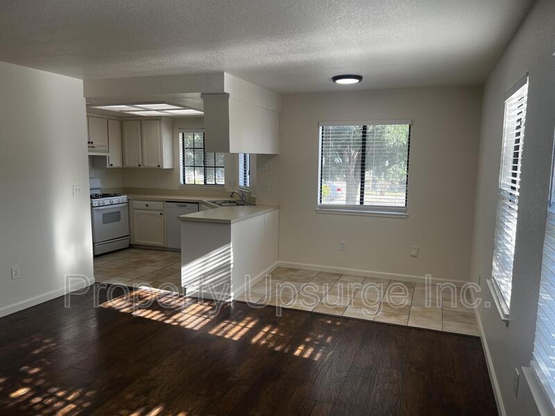 Foto principal - 122 W 5th St