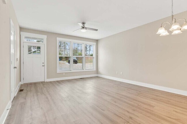 Foto del edificio - MUST SEE! 2 Bed / 2 Bath End Unit in Raleigh