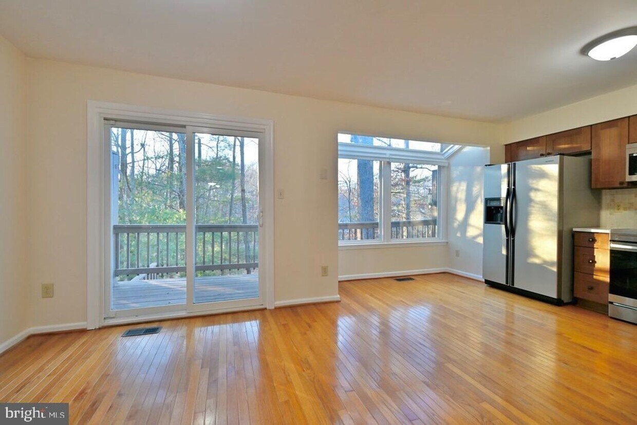 Primary Photo - Beautiful, freshly updated townhome with a contemporary feel in the Wootton high school district!