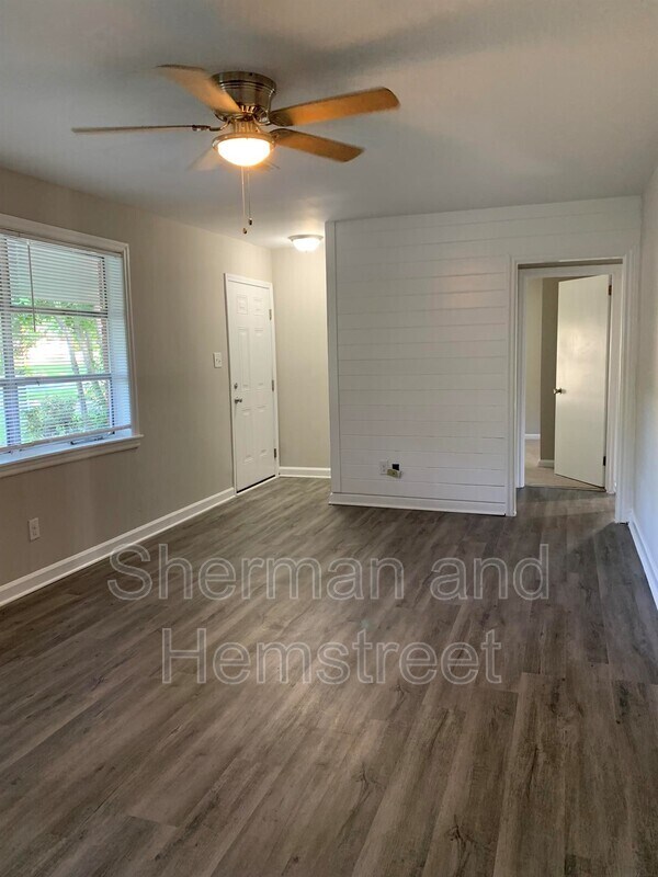 Building Photo - 837 Lake Terrace Dr