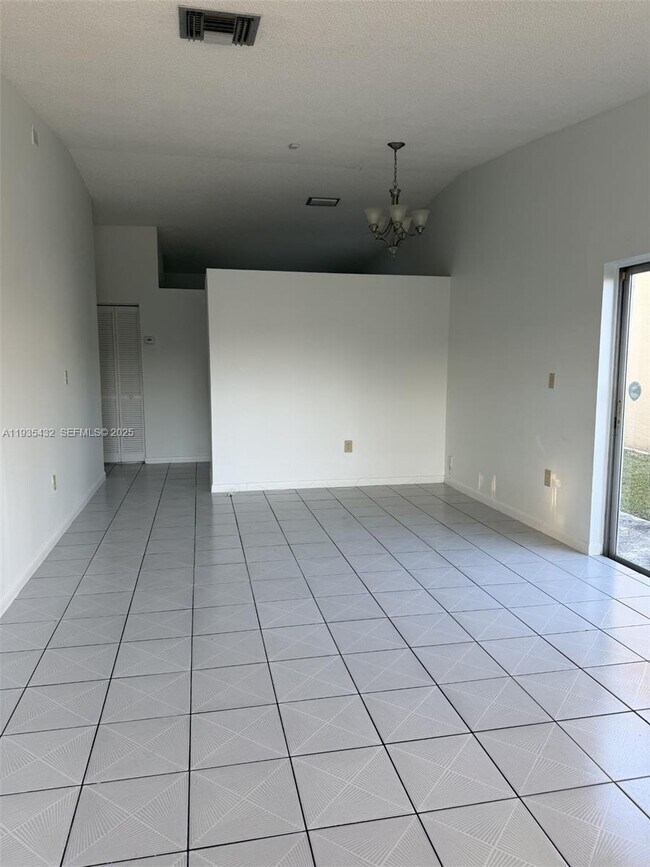 Foto del edificio - 16227 SW 305th St