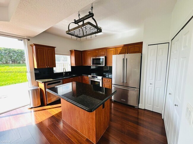Foto del edificio - 2 br, 2.5 bath House - 6120 NW 116th Pl Ap...