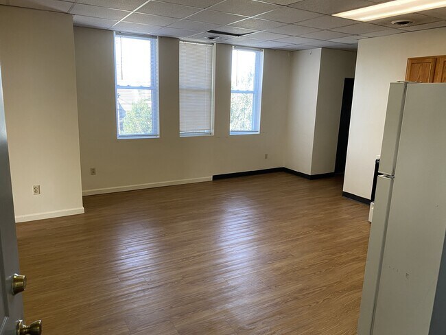 Building Photo - 571 Spruce St