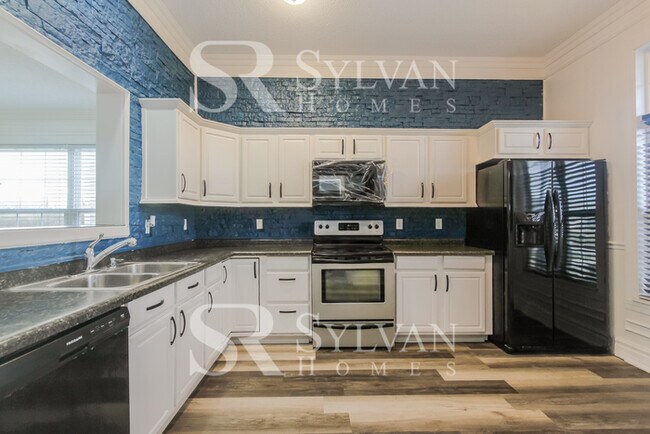 Building Photo - Remarkable Value. Unbeatable Location!