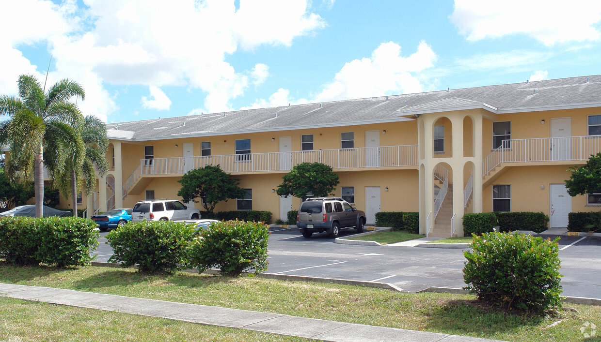 Foto del edificio - Gardens of Sunrise Condos