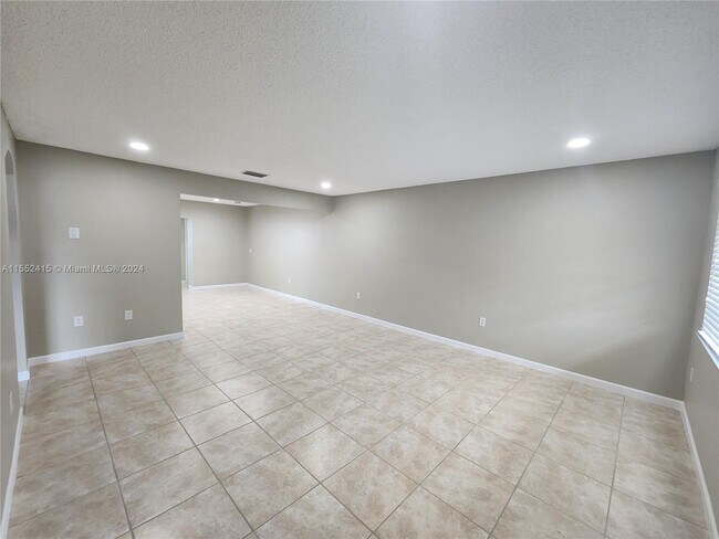 Building Photo - 1806 SW 97th Ave