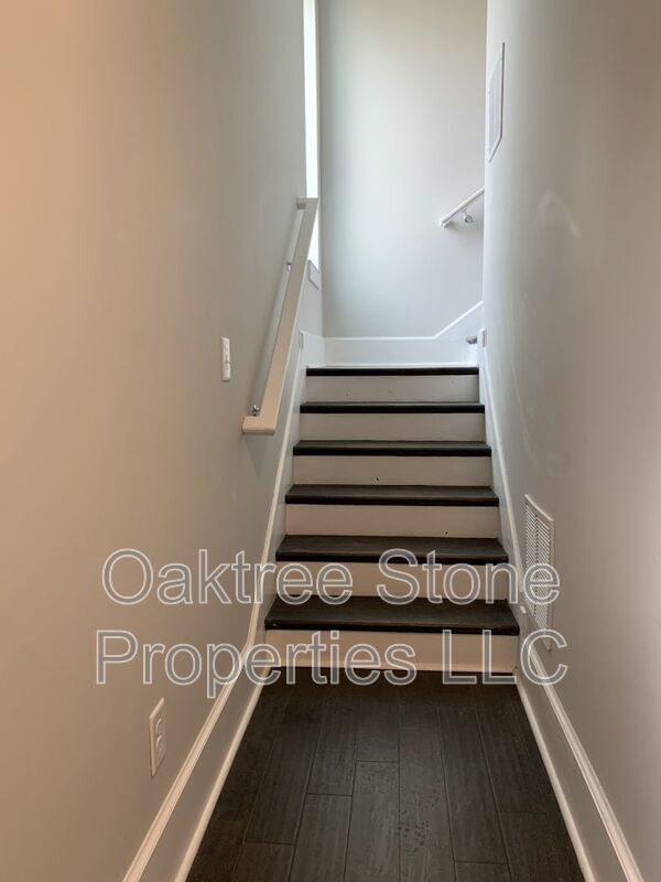 Building Photo - 456 Parkway Dr NE