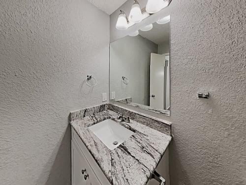 Foto del edificio - 4826 Butterfield Rd