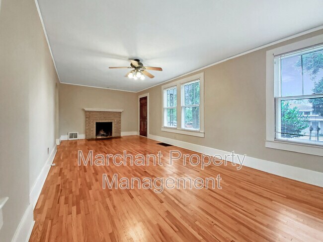 Foto del edificio - 27 Langley Dr