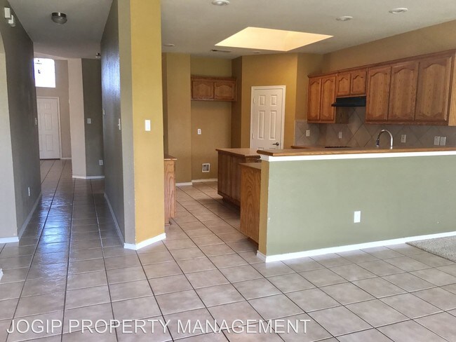 Building Photo - 501 Rafael Ct