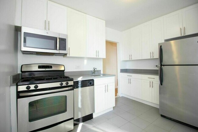 Building Photo - 2750 Homecrest Ave
