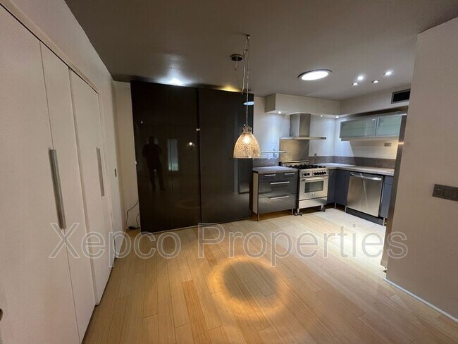 Foto del edificio - 2961 Sunflower Cir W