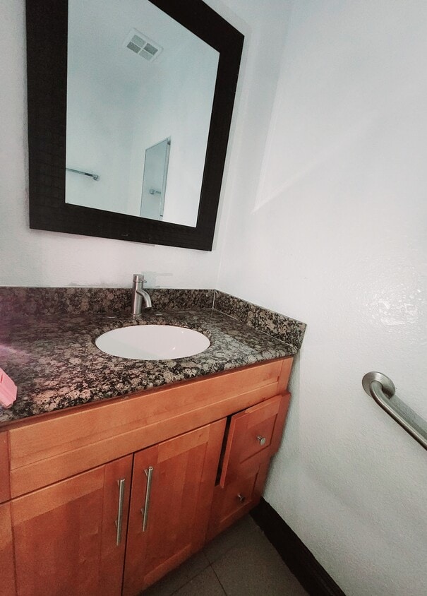 Primary Photo - 2162 W Brownwood Ave