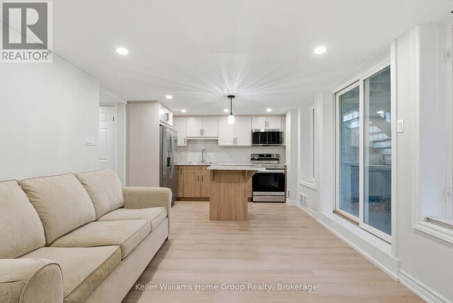 Building Photo - 33 Milson Crescent