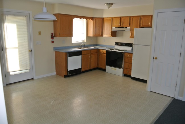 Building Photo - 39 Ducas Dr