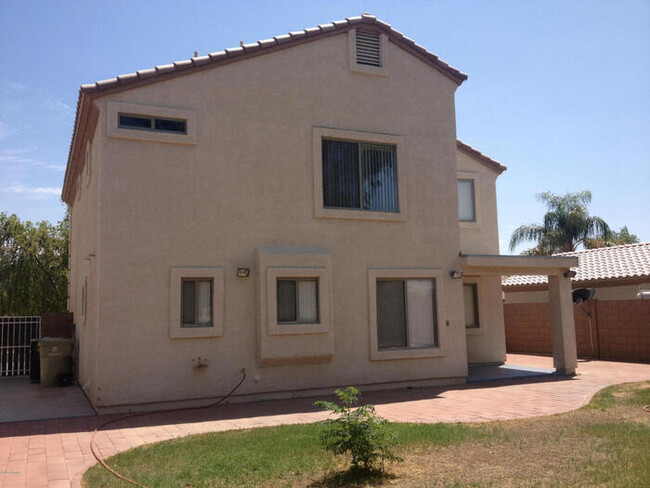 Foto del edificio - Fabulous 4-Bedroom, 2.5 Bathroom House in ...