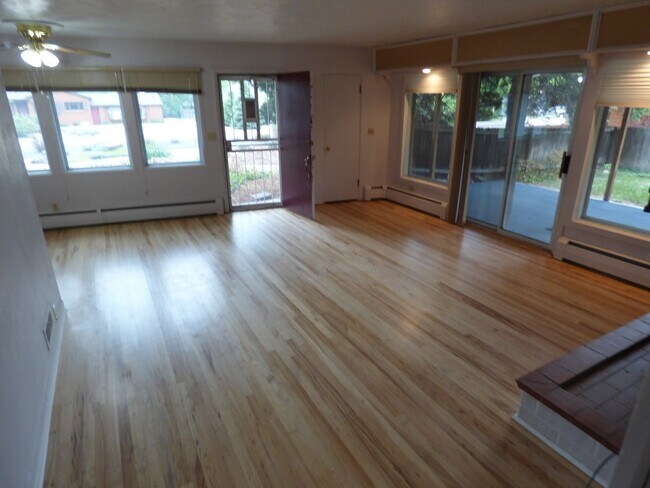 Building Photo - $0 DEPOSIT OPTION. 2 BEDROOM 1 BATH, XERIS...