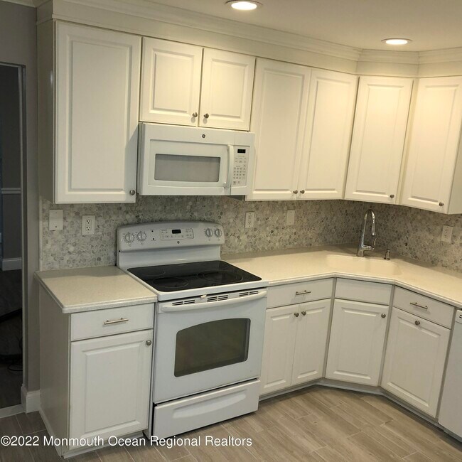 Building Photo - 163D Concordia Cir