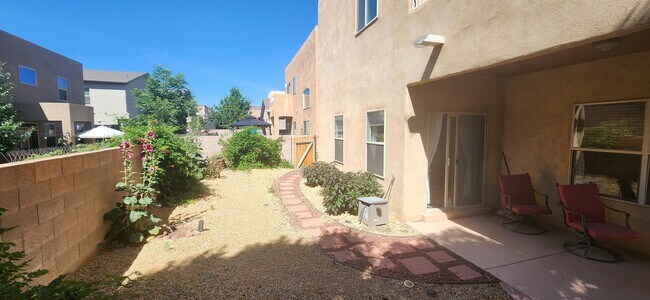 Foto del edificio - 5856 Ermemin Ave NW