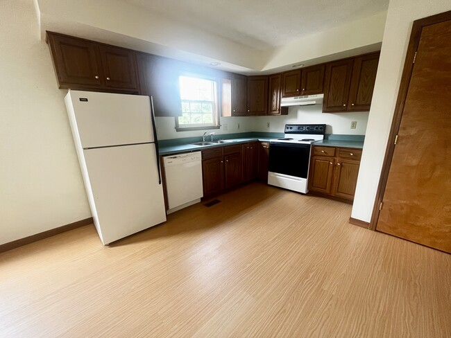 Building Photo - Dunhill Townhouses