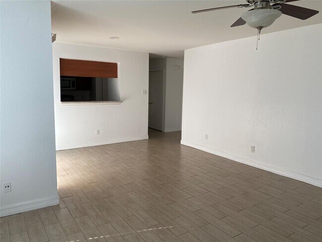 Foto del edificio - 15534 Zabolio Dr