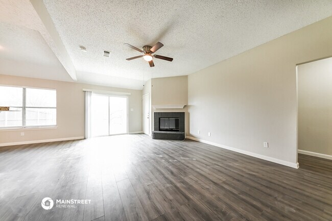 Building Photo - 2528 Park Valley Dr