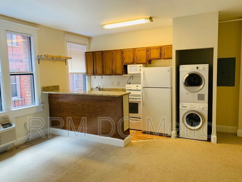 Foto principal - 815 Maryland Ave NE