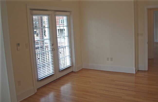 Building Photo - 616 5th Ave W