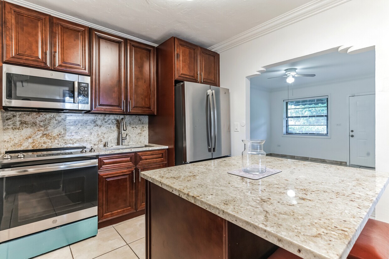 Primary Photo - 1071 NW 34th St