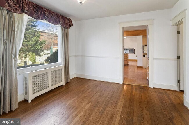 Foto del edificio - 5007 Hampden Ln