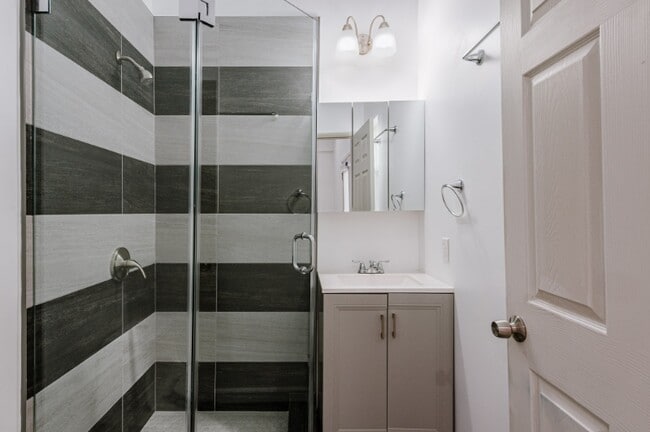 Foto del edificio - 5636 Natick Ave