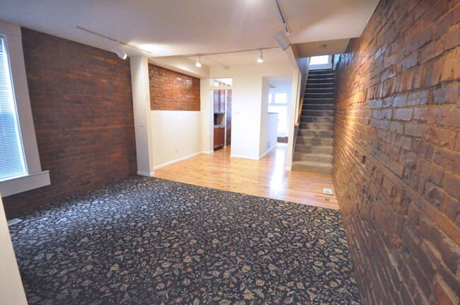 Building Photo - 1216 Indianola Ave