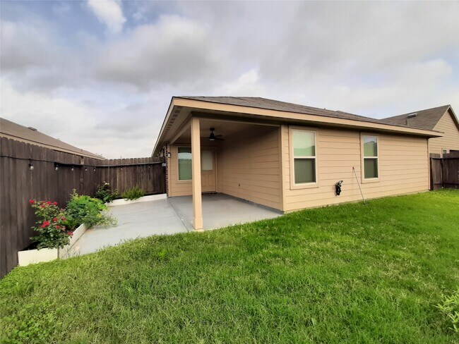Foto del edificio - 23614 Water Hickory Dr