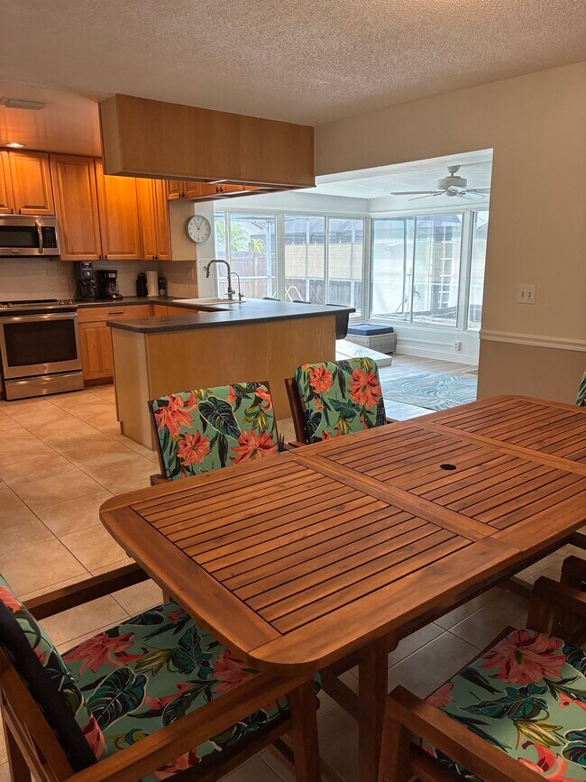 Building Photo - 105 N Bay Hills Blvd